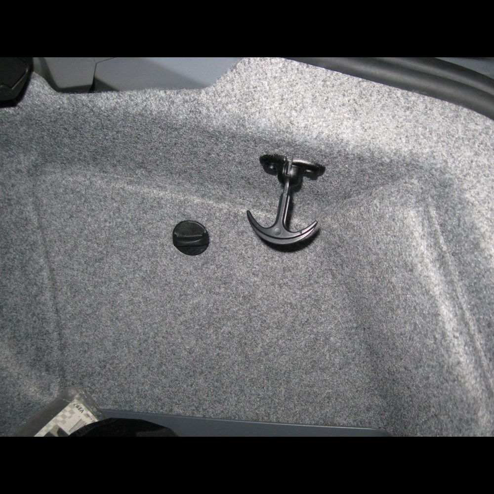 OE BMW E90 E92 Uchwyt na torbę do bagażnika 51477140606